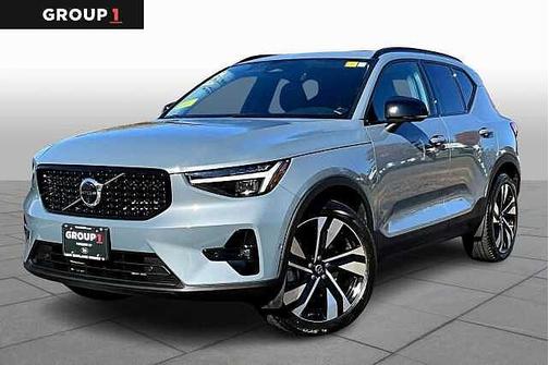 2023 Volvo XC40 B5 AWD Ultimate Dark