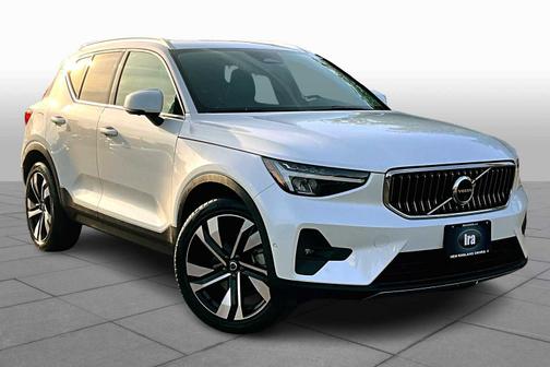 2024 Volvo XC40 B5 Plus Bright