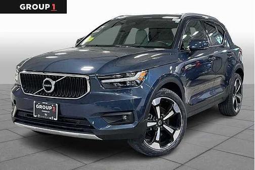 2022 Volvo XC40 T5 AWD Momentum