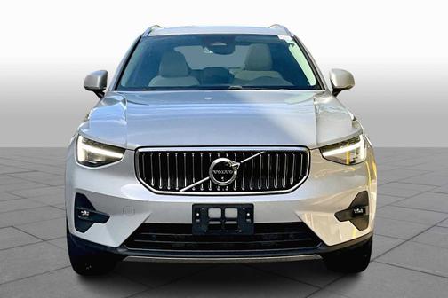 2024 Volvo XC40 B5 Plus Bright