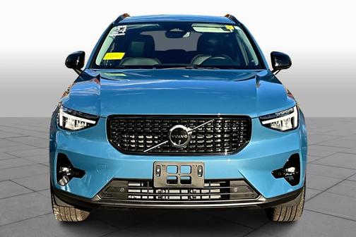 2024 Volvo XC40 B5 Plus Dark