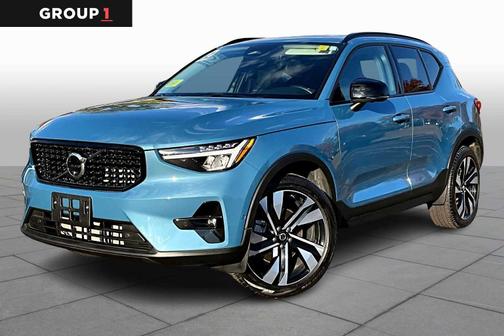 2024 Volvo XC40 B5 Plus Dark