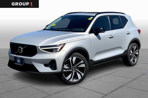 2023 Volvo XC40 B5 AWD Plus Dark