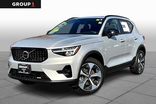 2023 Volvo XC40 B5 AWD Plus Dark