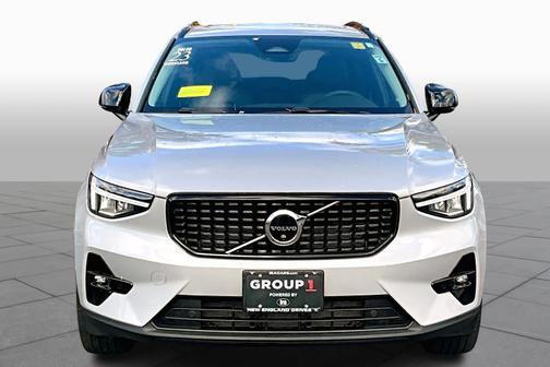 2023 Volvo XC40 B5 AWD Plus Dark