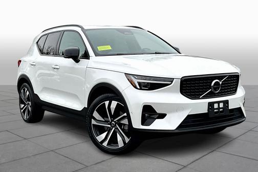 2023 Volvo XC40 B5 AWD Ultimate Dark