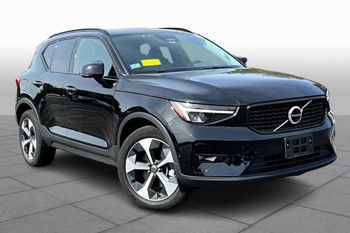 2023 Volvo XC40 B5 AWD Plus Dark