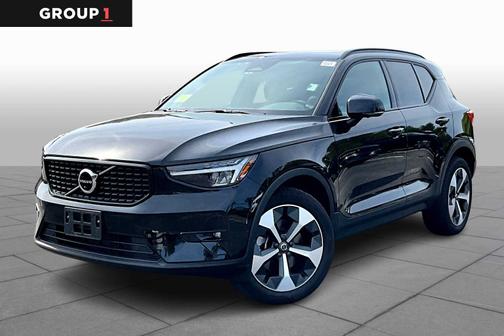 2023 Volvo XC40 B5 AWD Plus Dark