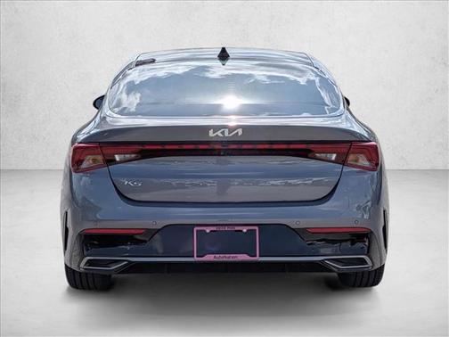 Everlasting Silver 2022 Kia K5 EX