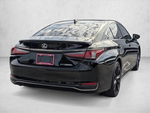 2022 Lexus ES 300h F SPORT