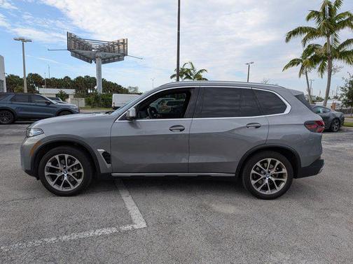 Skyscraper Grey Metallic 2024 BMW X5 sDrive40i
