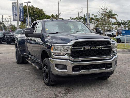 2024 RAM 3500 Tradesman Crew Cab 4x4 8' Box