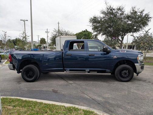 2024 RAM 3500 Tradesman Crew Cab 4x4 8' Box