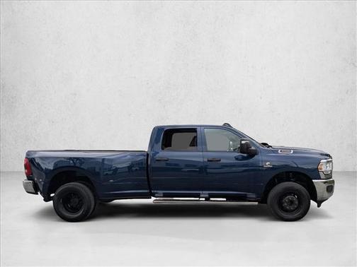 2024 RAM 3500 Tradesman Crew Cab 4x4 8' Box