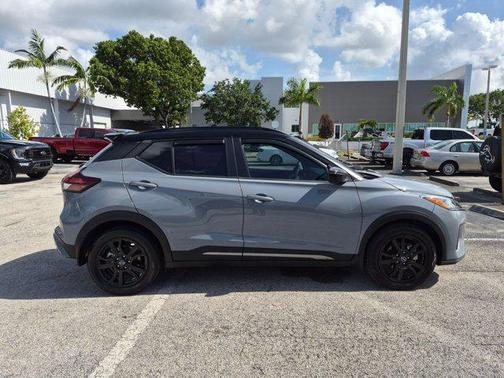 Gray/Super Black 2022 Nissan Kicks SR