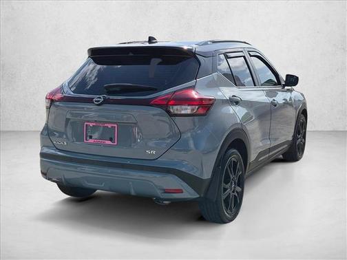 Gray/Super Black 2022 Nissan Kicks SR