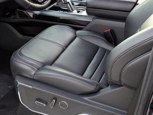 2025 Ford F-150 Lightning Platinum