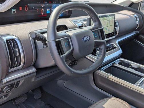 Star White Metallic Tri-Coat 2026 Ford Expedition Max Platinum