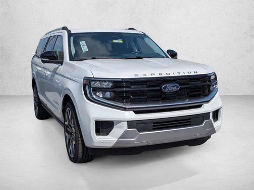 Star White Metallic Tri-Coat 2026 Ford Expedition Max Platinum