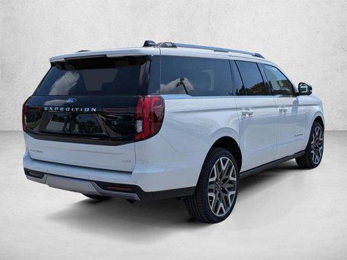 Star White Metallic Tri-Coat 2026 Ford Expedition Max Platinum