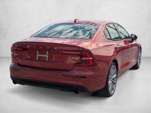 2021 Volvo S60 T5 Momentum