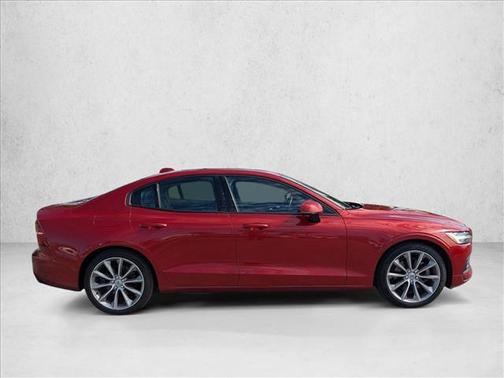 2021 Volvo S60 T5 Momentum