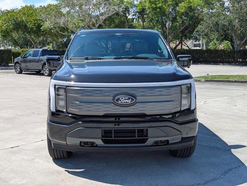 2025 Ford F-150 Lightning LARIAT