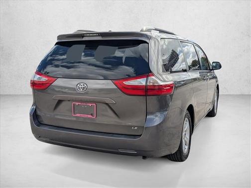 2017 Toyota Sienna LE