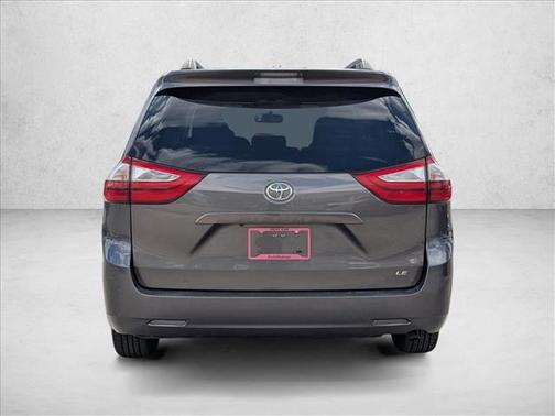 2017 Toyota Sienna LE