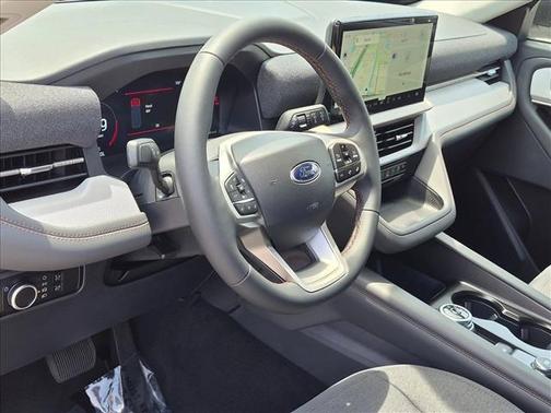Star White Metallic Tri-Coat 2026 Ford Explorer Active