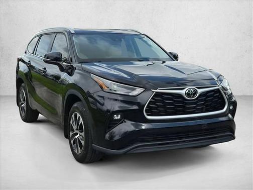 Midnight Black Metallic 2024 Toyota Highlander XLE