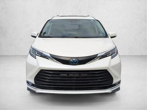 2021 Toyota Sienna XLE 8 Passenger