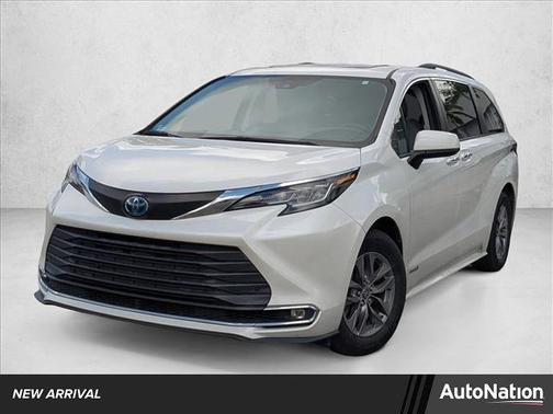 2021 Toyota Sienna XLE 8 Passenger