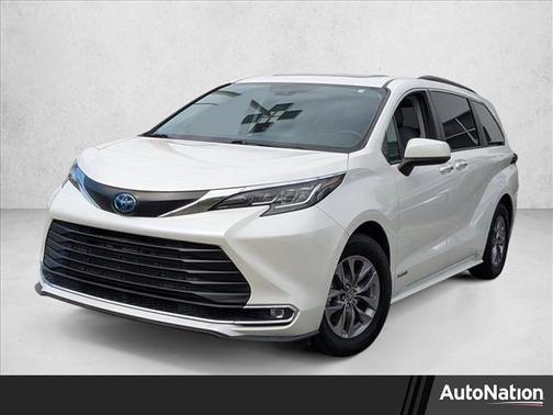 2021 Toyota Sienna XLE 8 Passenger