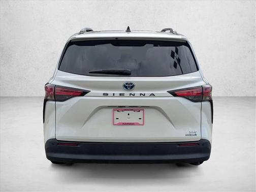 2021 Toyota Sienna XLE 8 Passenger