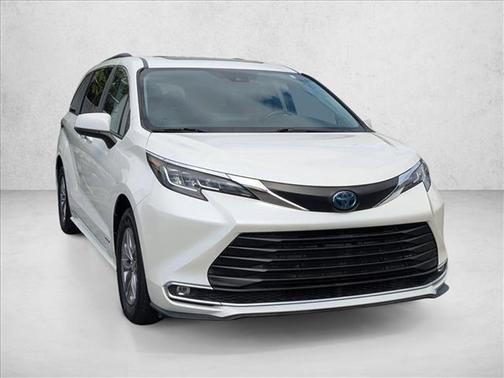 2021 Toyota Sienna XLE 8 Passenger