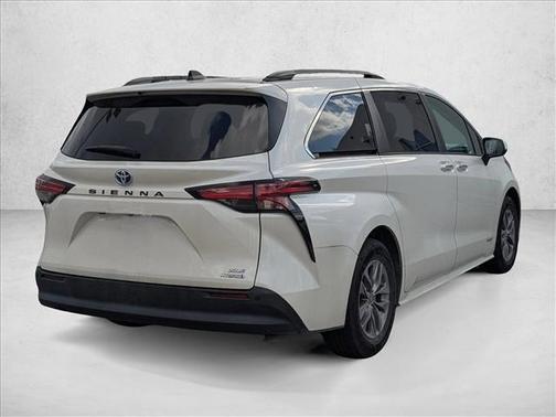 2021 Toyota Sienna XLE 8 Passenger
