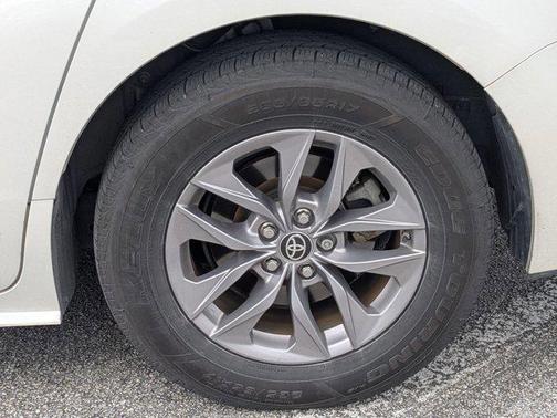 2021 Toyota Sienna XLE 8 Passenger