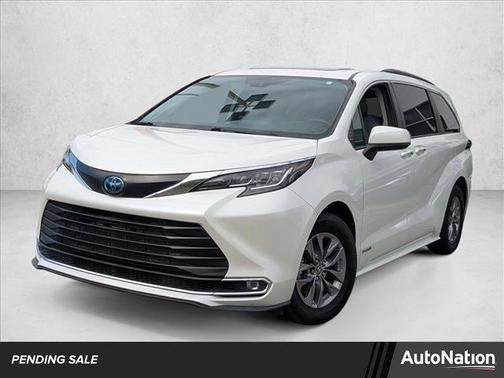 2021 Toyota Sienna XLE 8 Passenger
