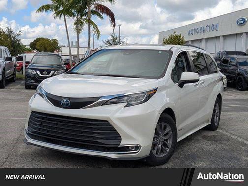 2021 Toyota Sienna XLE 8 Passenger