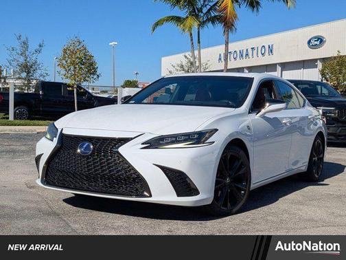 2022 Lexus ES 300h F SPORT