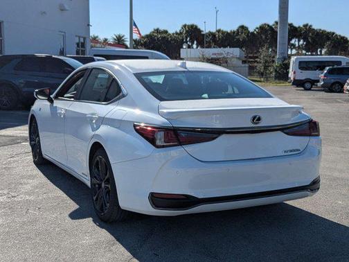 2022 Lexus ES 300h F SPORT