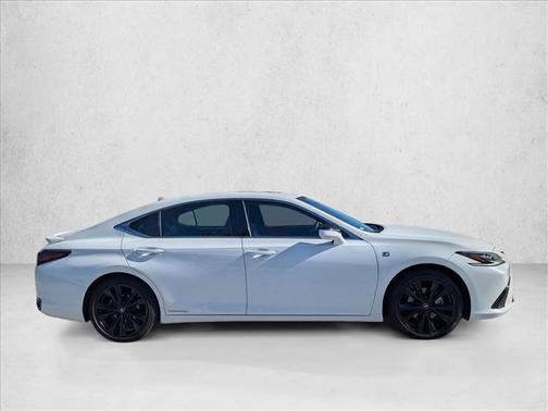 2022 Lexus ES 300h F SPORT