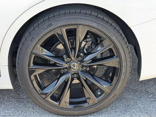 2022 Lexus ES 300h F SPORT