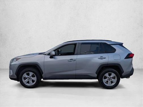 Silver Sky Metallic 2019 Toyota RAV4 XLE
