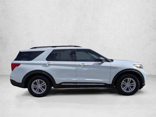 Oxford White 2021 Ford Explorer XLT