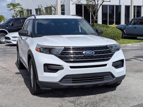 Oxford White 2021 Ford Explorer XLT