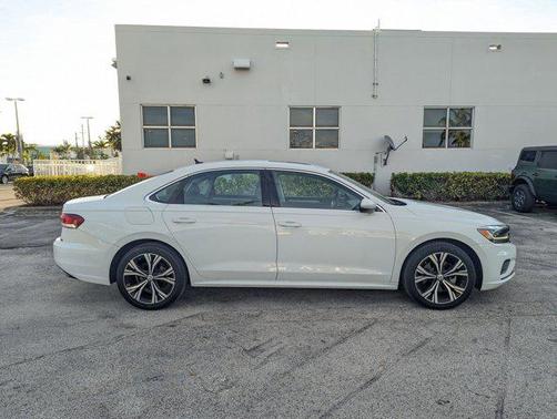 2022 Volkswagen Passat 2.0T SE