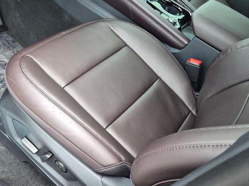 Star White Metallic Tri-Coat 2026 Ford Explorer Platinum