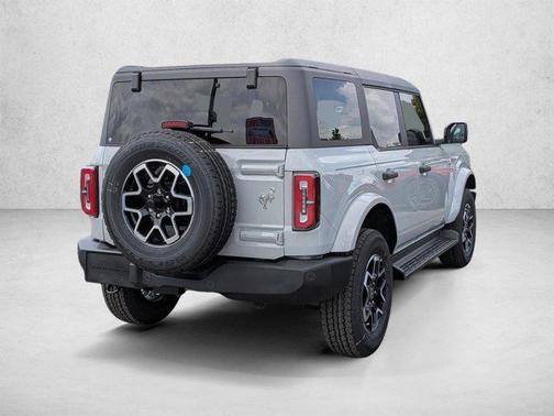Avalanche Gray 2026 Ford Bronco Outer Banks